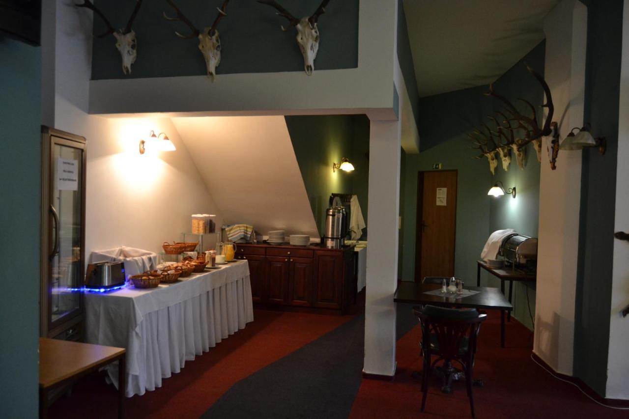 Hotel Cerny Orel Zatec Экстерьер фото