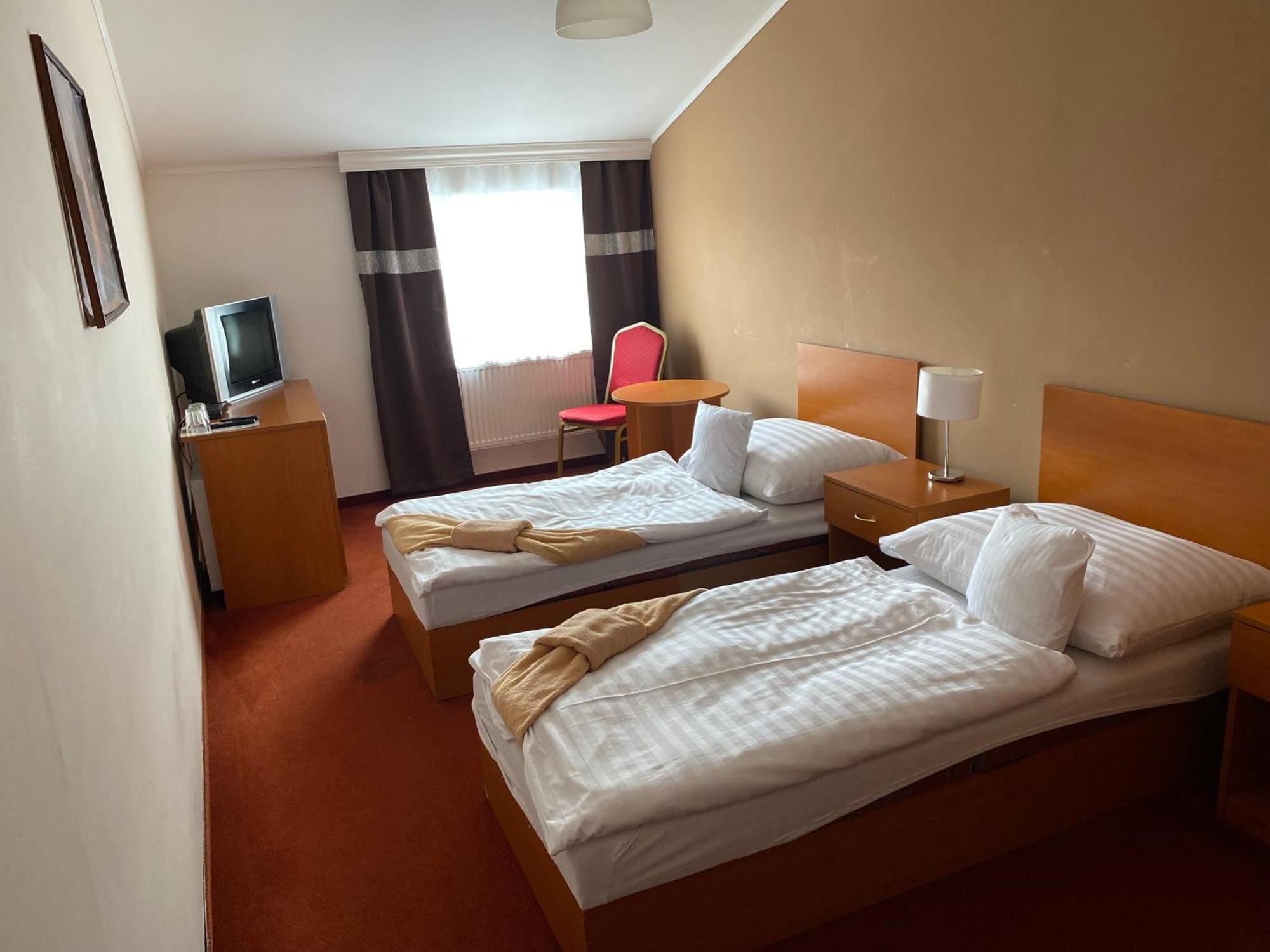 Hotel Cerny Orel Zatec Экстерьер фото